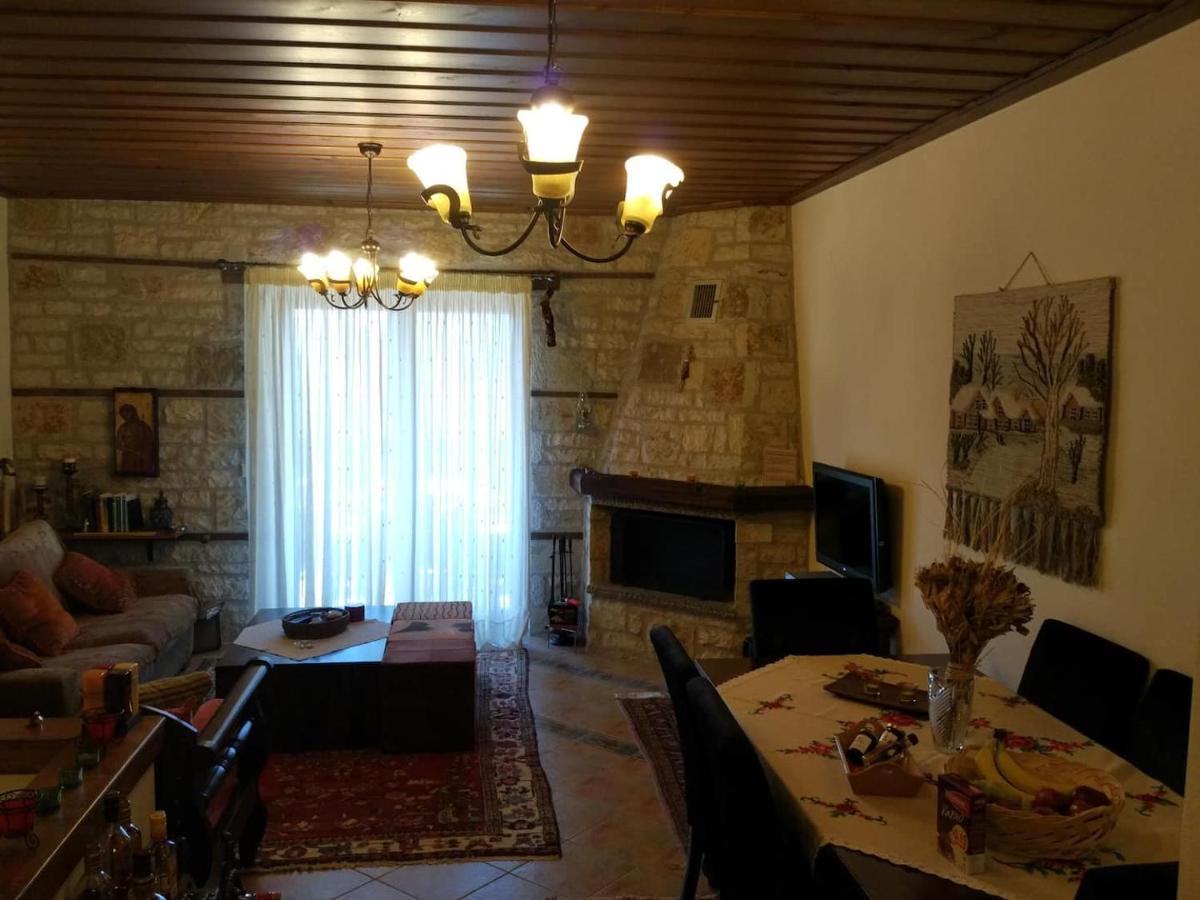 Villa La Casa Di Pietra à Karpenísion Extérieur photo