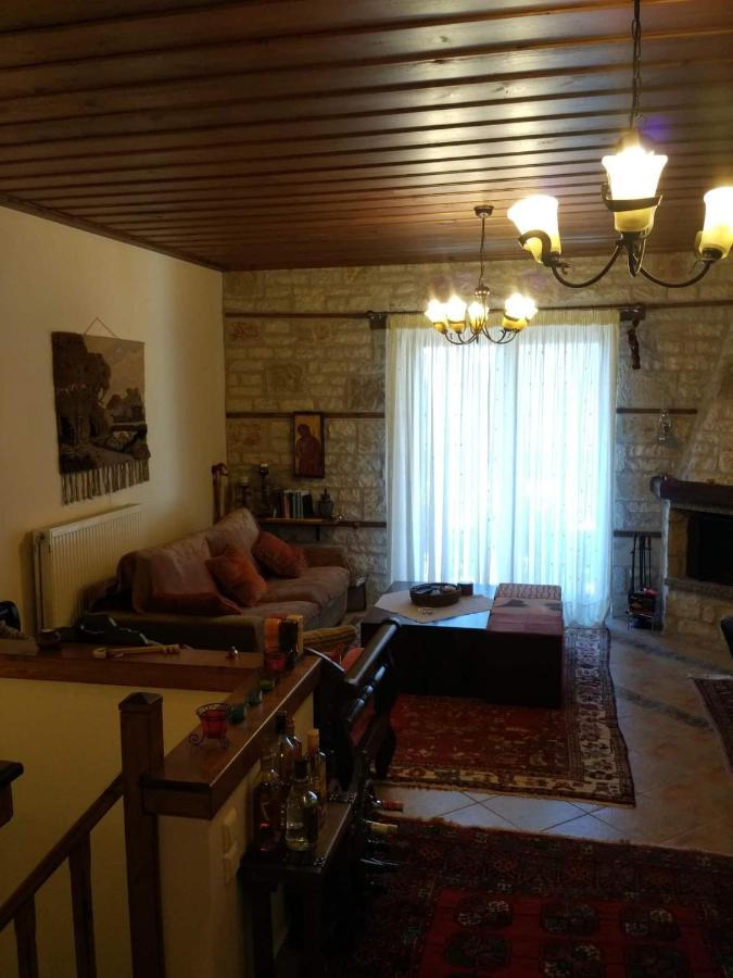 Villa La Casa Di Pietra à Karpenísion Extérieur photo